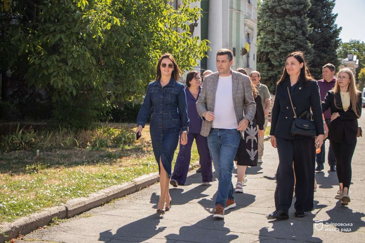 «Коли бачиш усмішки людей, це показник, що місто рухається в правильному напрямі», – уповноважена Президента Тетяна Ломакіна про безбар'єрність у Дніпрі