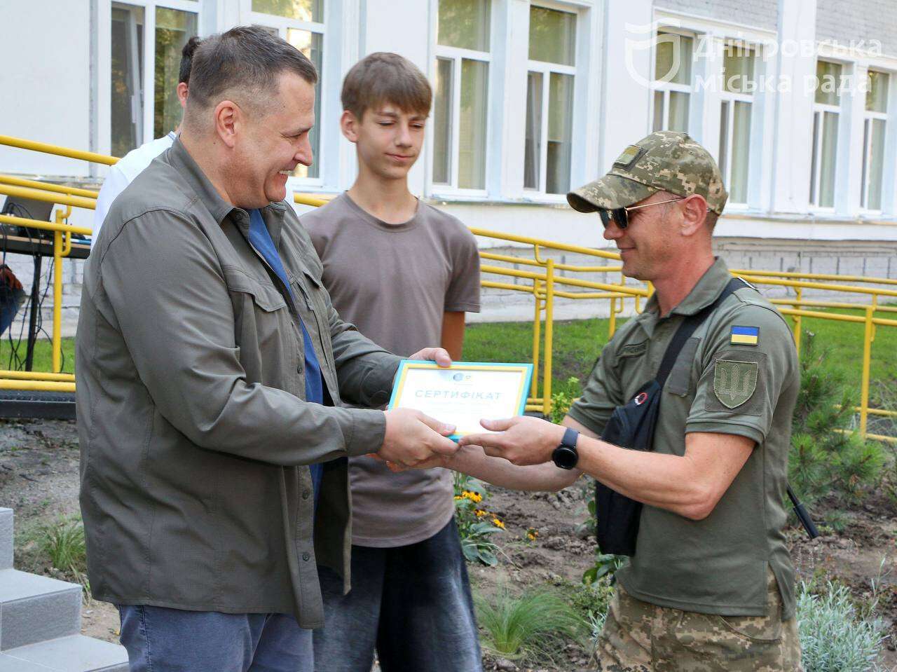 мер Філатов і міністр Улютін відкрили Центр життєстійкості та вручили ключі від соціального житла