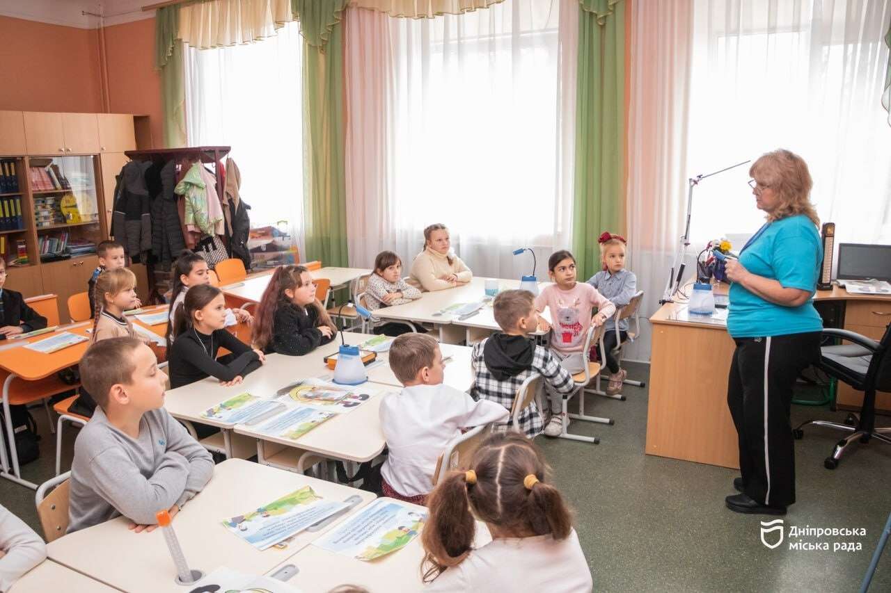 Як діяти під час блекауту: школярів Дніпра навчають правил безпеки