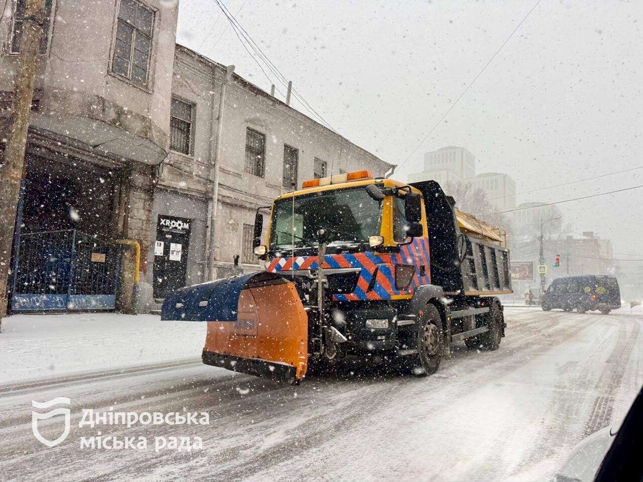 o_1jem0sn2a16d51s14hbu2fqom71o