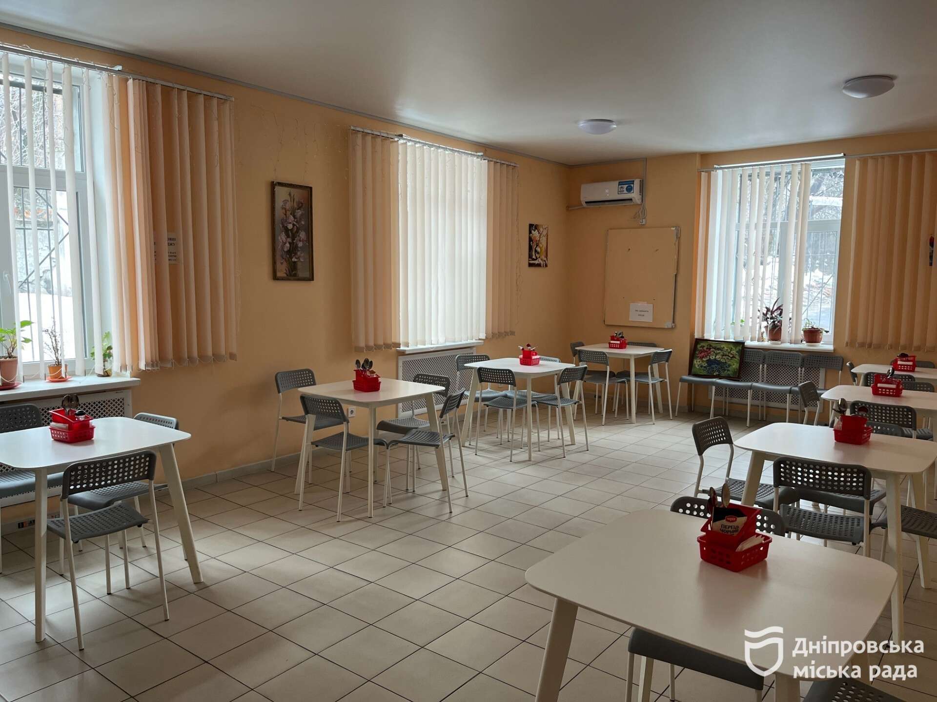 Єдиний в Україні Центр соціальної адаптації для евакуйованих людей поважного віку працює у Дніпрі