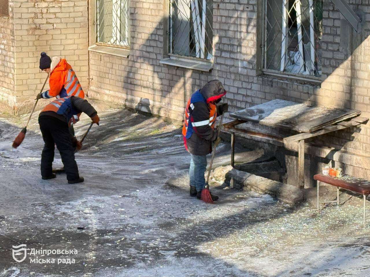 &laquo;Дніпро ліквідовує наслідки нічного удару: коли повернуть тепло та куди звертатися за допомогою