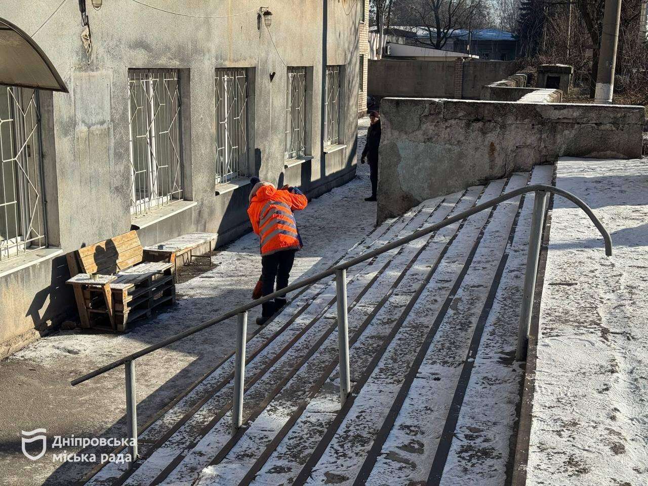 &laquo;Дніпро ліквідовує наслідки нічного удару: коли повернуть тепло та куди звертатися за допомогою