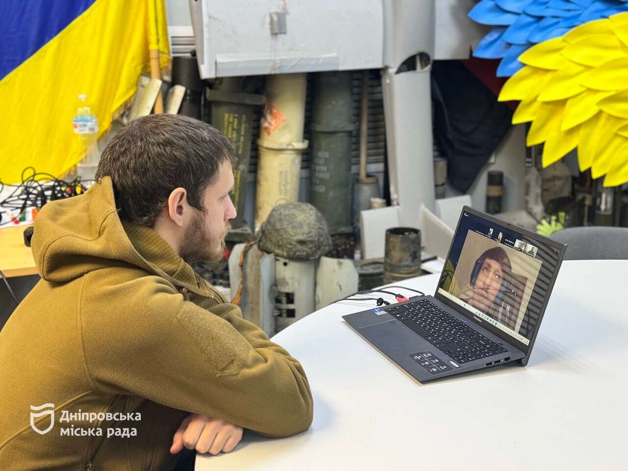 o_1jhbaghlb18ib29clq31ho012821e