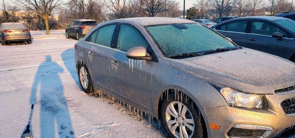 blogkak-razmorozit-steklo-avtomobilya-84328451228582