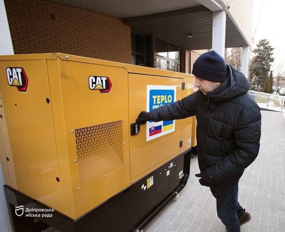 Дніпро отримав 11 засобів енергоживлення від словацької ініціативи &laquo;Teplo pre Ukrajinu&raquo;