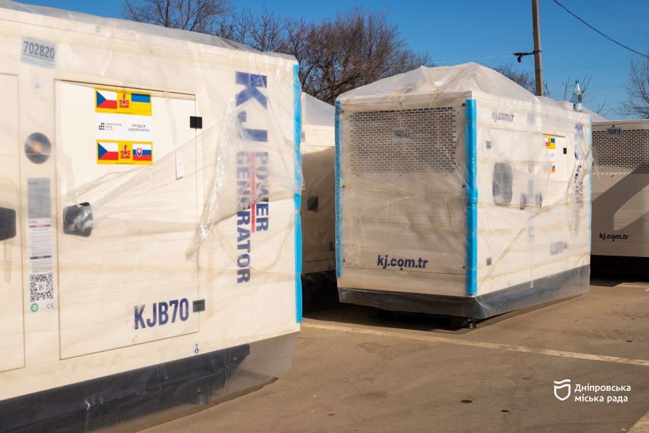 Дніпро отримав 36 генераторів від Фонду Притули для стабільного опалювального сезону