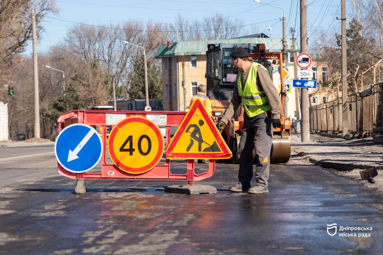 В Днепре ускоряют ремонт дорог: оперативно восстанавливают мосты, путепроводы и транзитные пути