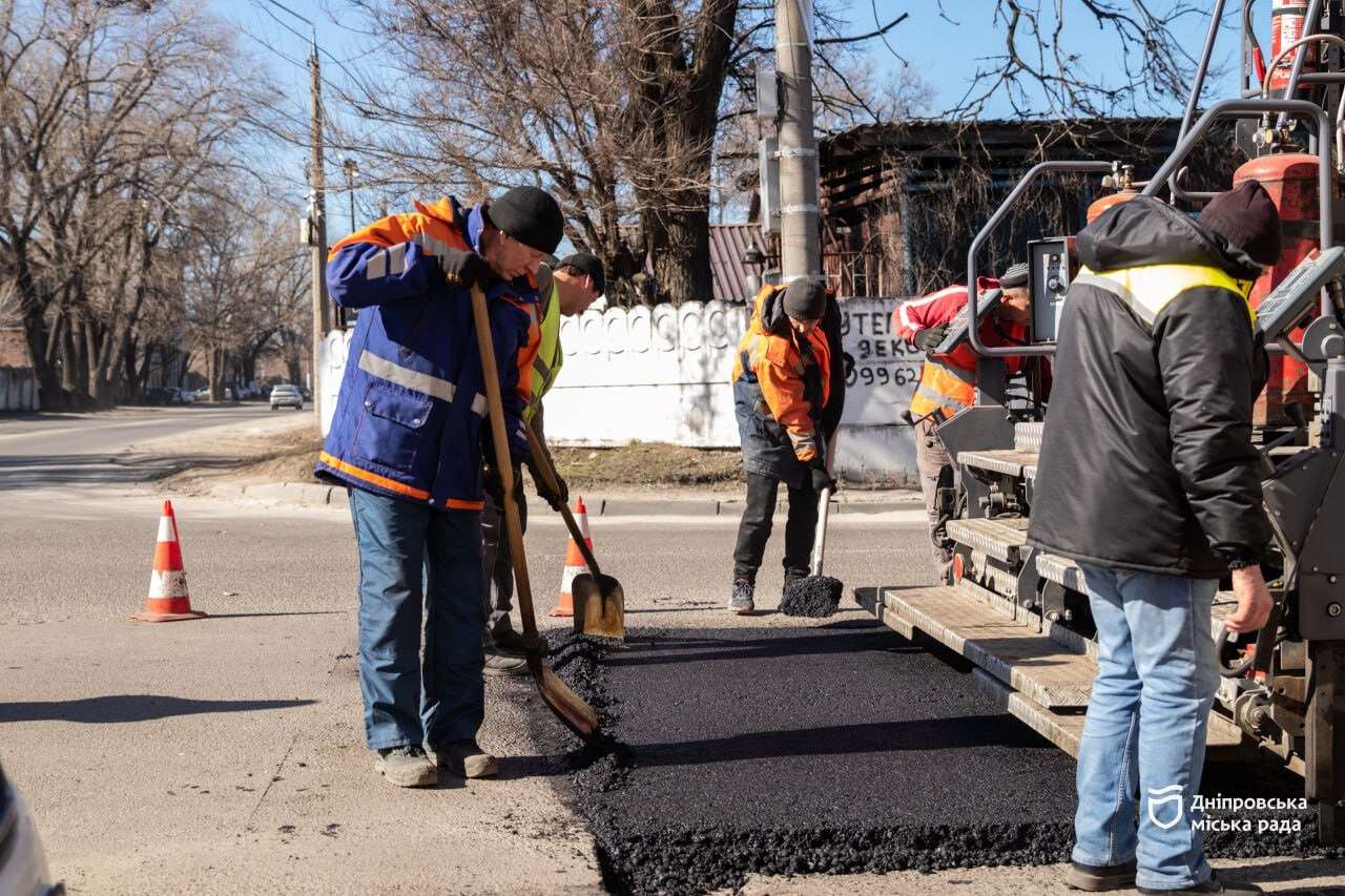 В Днепре ускоряют ремонт дорог: оперативно восстанавливают мосты, путепроводы и транзитные пути