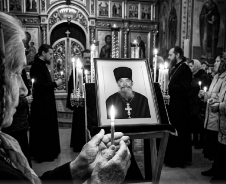 помер священик