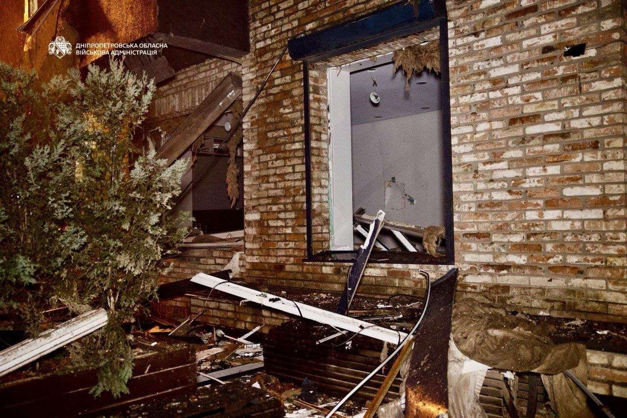 Нічний удар по Дніпру: є загиблі та десятки поранених, місто ліквідовує наслідки