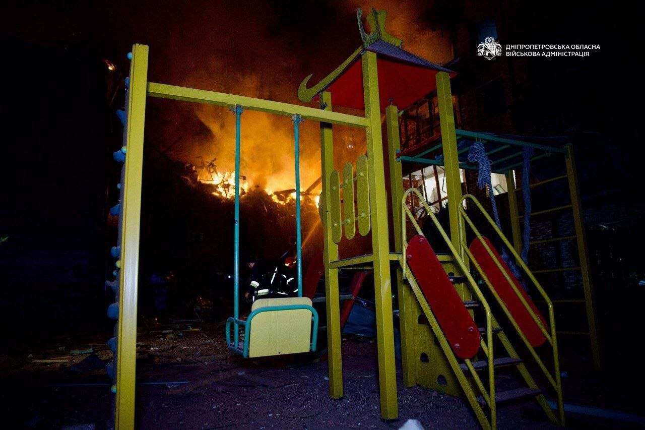 Нічний удар по Дніпру: є загиблі та десятки поранених, місто ліквідовує наслідки