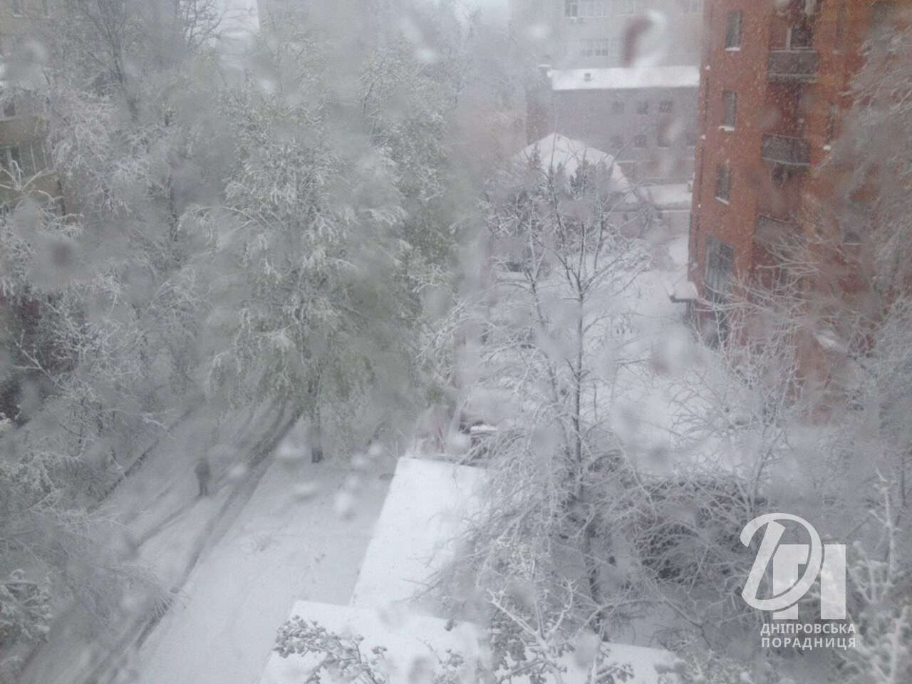 сніг у квітна Дніпро