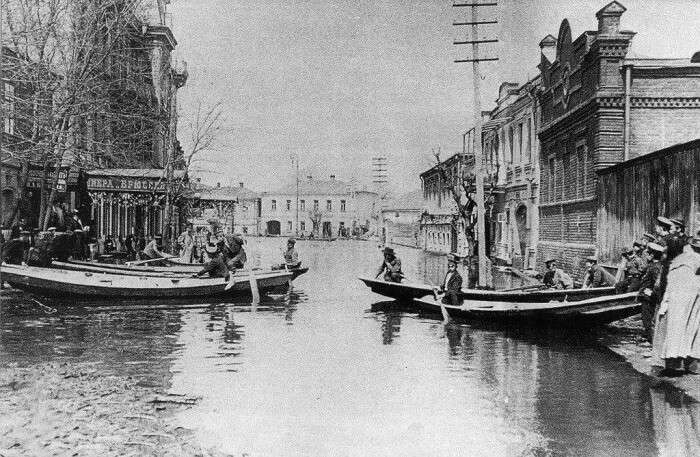 Дніпро під водою: 119 років тому потужна повінь змила селище Амур і змінила історію міста