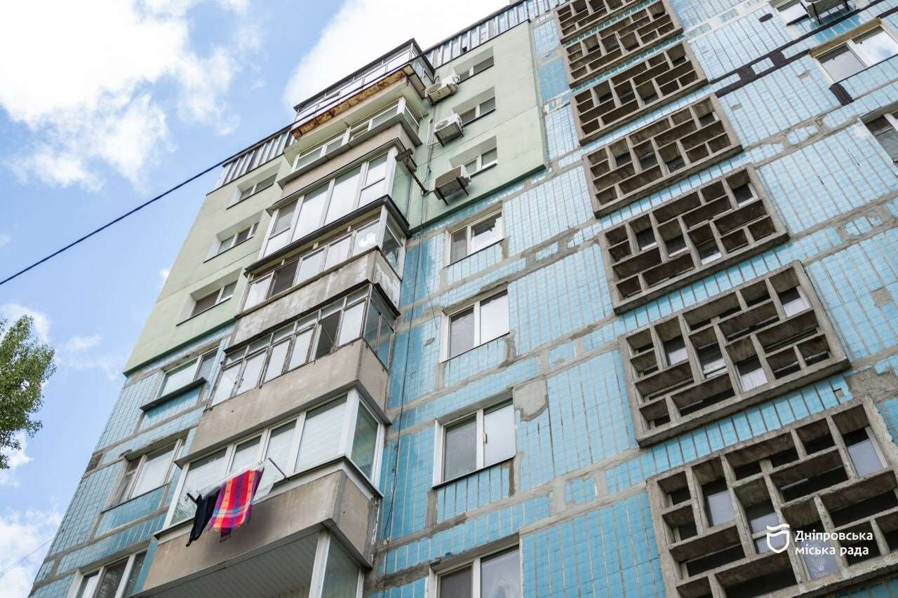 Дніпро без бар&rsquo;єрів: як місто безкоштовно облаштовує пандуси у будинках ОСББ