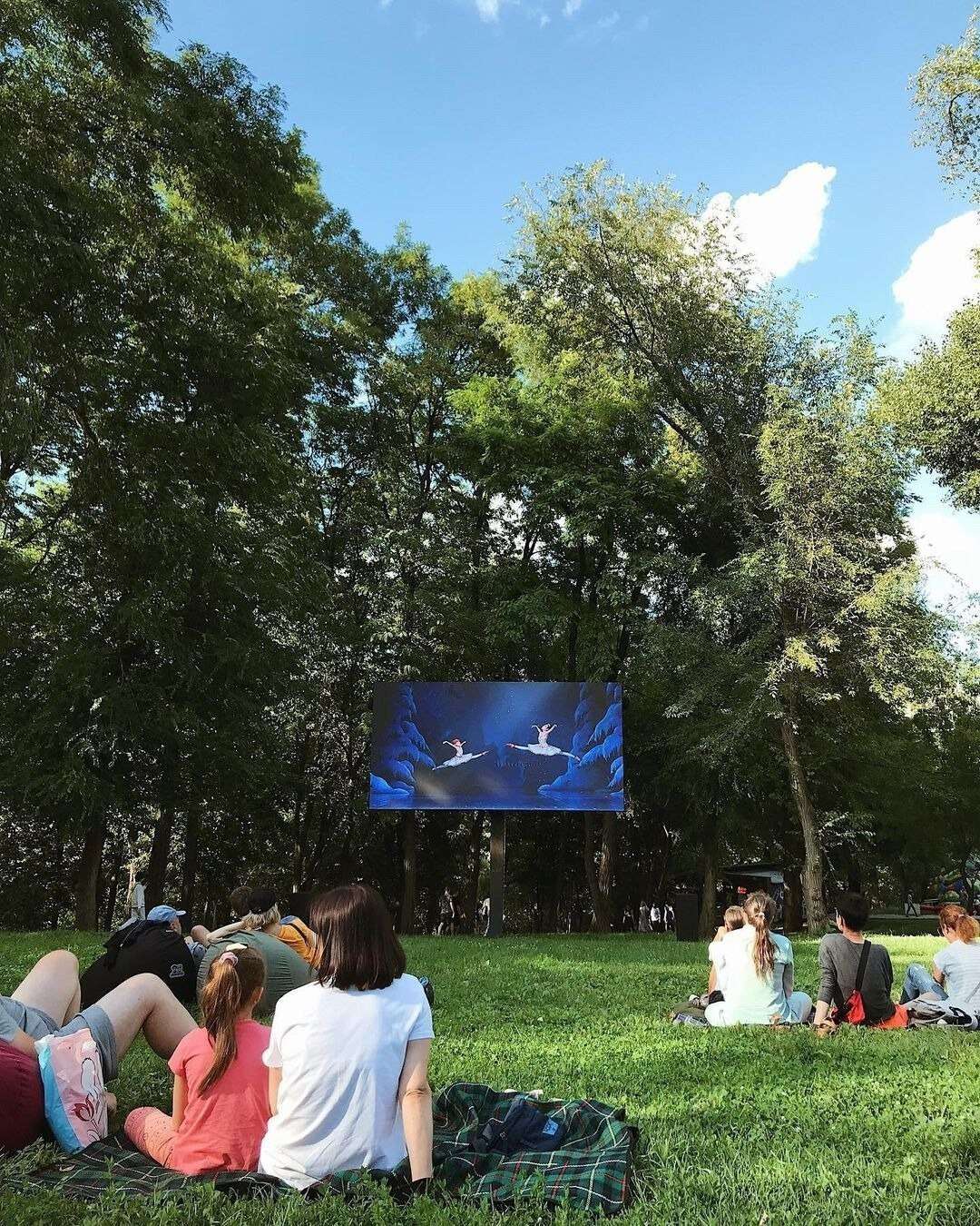 у Дніпрі відновив роботу безкоштовний кінотеатр &laquo;Sky Movie&raquo;