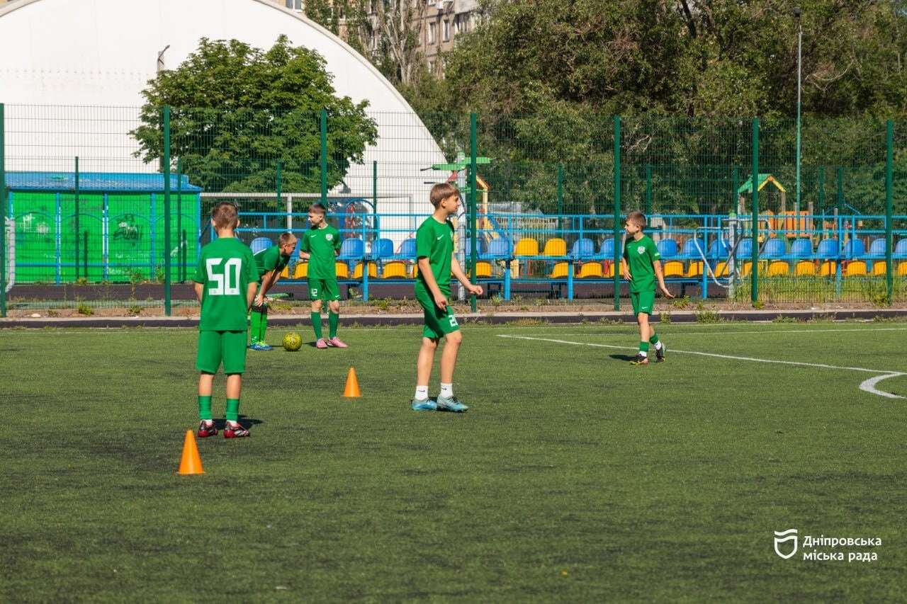 Спортивні школи у Дніпрі працюють усе літо: як записатися