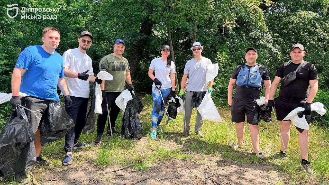 #Чистий_Дніпро на байдарках: у Дніпрі провели спільну екоакцію з соціально відповідальною компанією