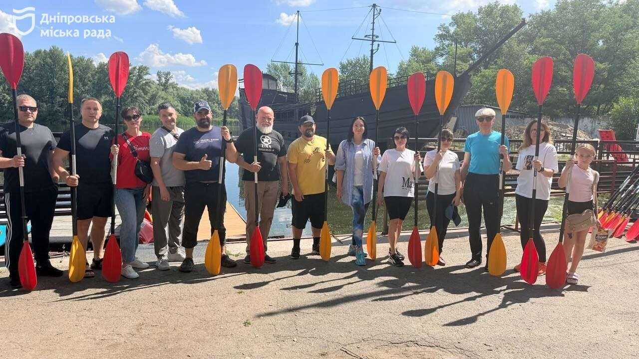 #Чистий_Дніпро на байдарках: у Дніпрі провели спільну екоакцію з соціально відповідальною компанією