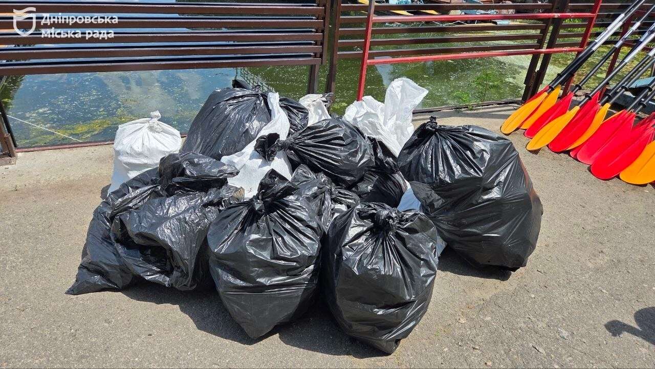 #Чистий_Дніпро на байдарках: у Дніпрі провели спільну екоакцію з соціально відповідальною компанією
