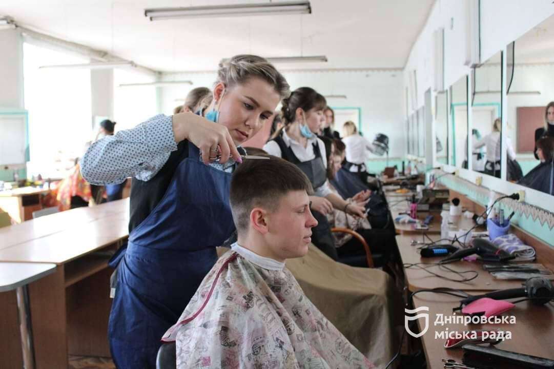 Старт вступної кампанії: як випускникам Дніпра вступити до профтехів без НМТ