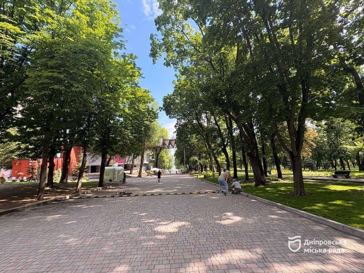 Безпека в пріоритеті: у парках Дніпра встановлюють обмежувачі для самокатів та велосипедів