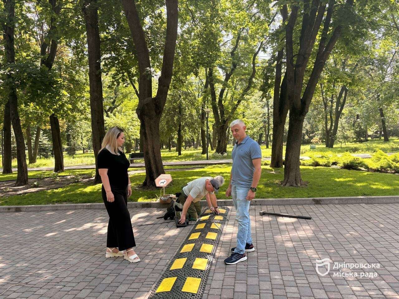 Безпека в пріоритеті: у парках Дніпра встановлюють обмежувачі для самокатів та велосипедів