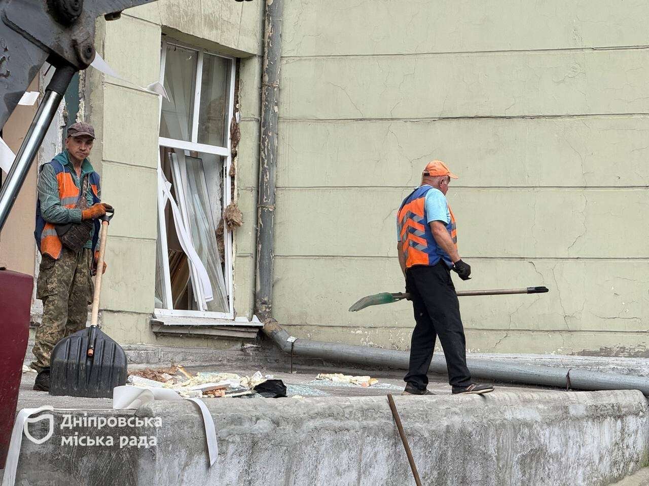 Дніпро оговтується після нічної атаки 15 червня: куди звертатися власникам постраждалого майна