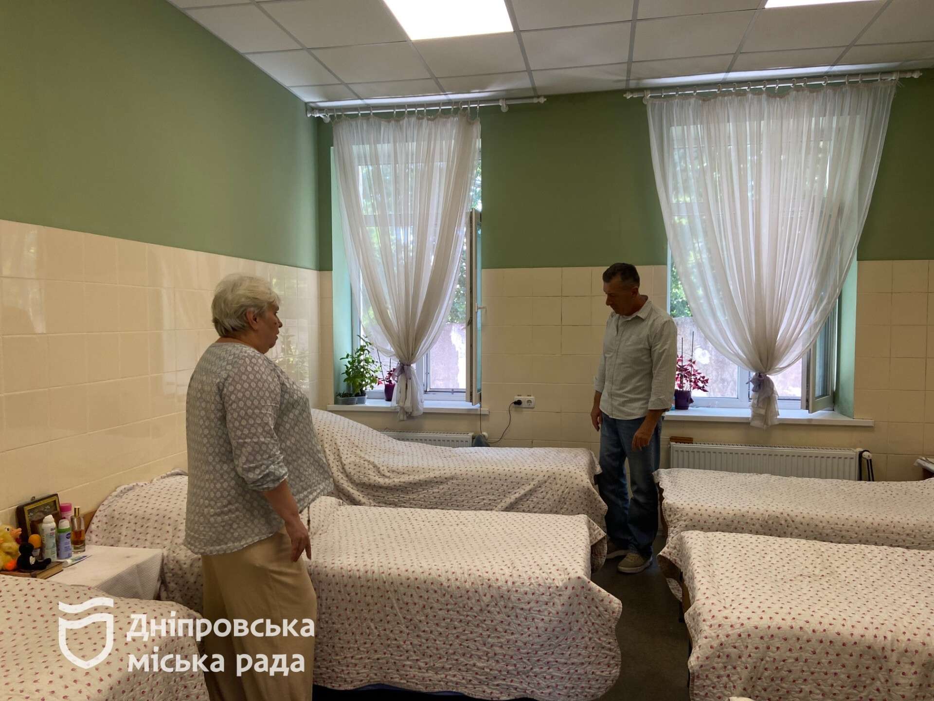 см
