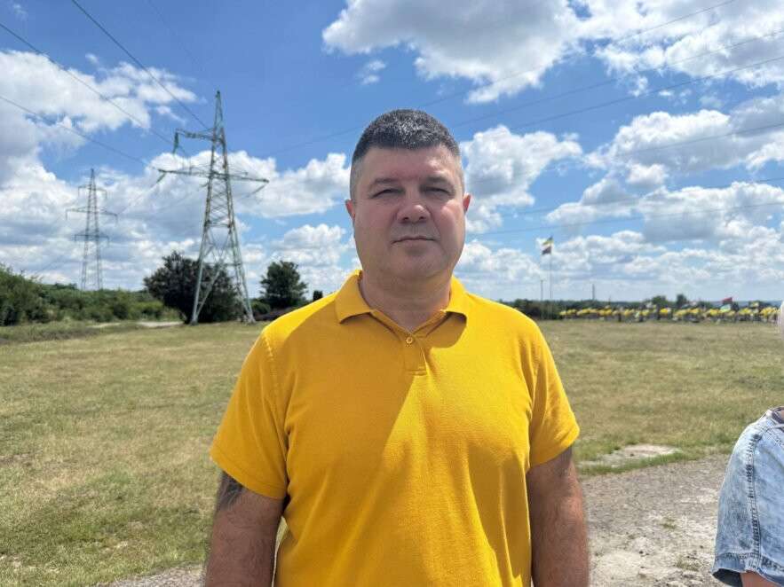 &laquo;Ми просимо лише ладу&raquo;: у Дніпрі матері загиблих воїнів зустрілися з владою через стан Краснопільського кладовища