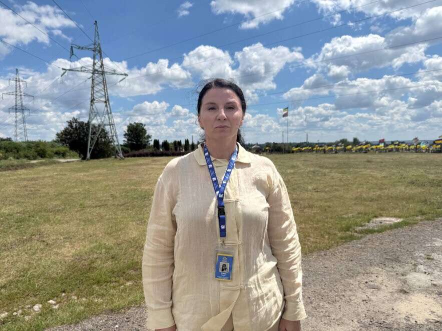 &laquo;Ми просимо лише ладу&raquo;: у Дніпрі матері загиблих воїнів зустрілися з владою через стан Краснопільського кладовища