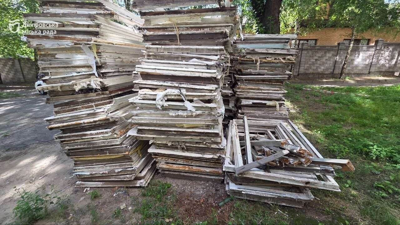 у Дніпрі за підтримки міжнародних партнерів відновлюють постраждалі від обстрілів гуртожитки