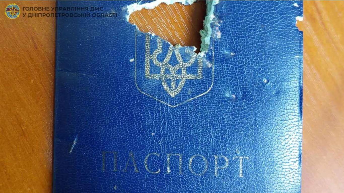 порваний паспорт