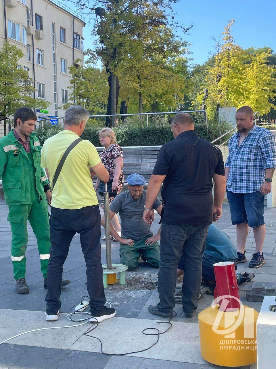 У Дніпрі на вулиці Яворницького відновлюють питні фонтанчики