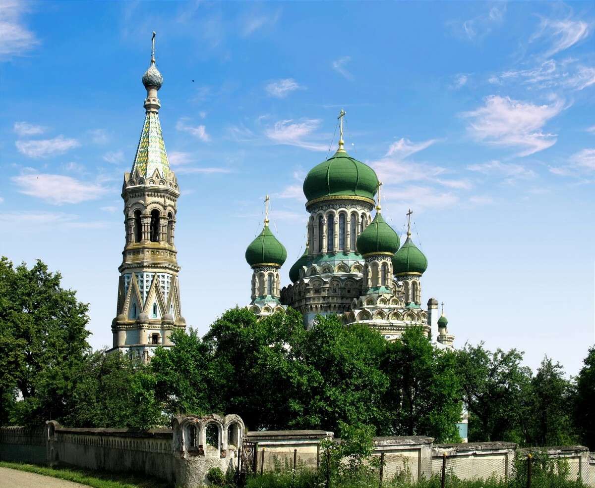 церква