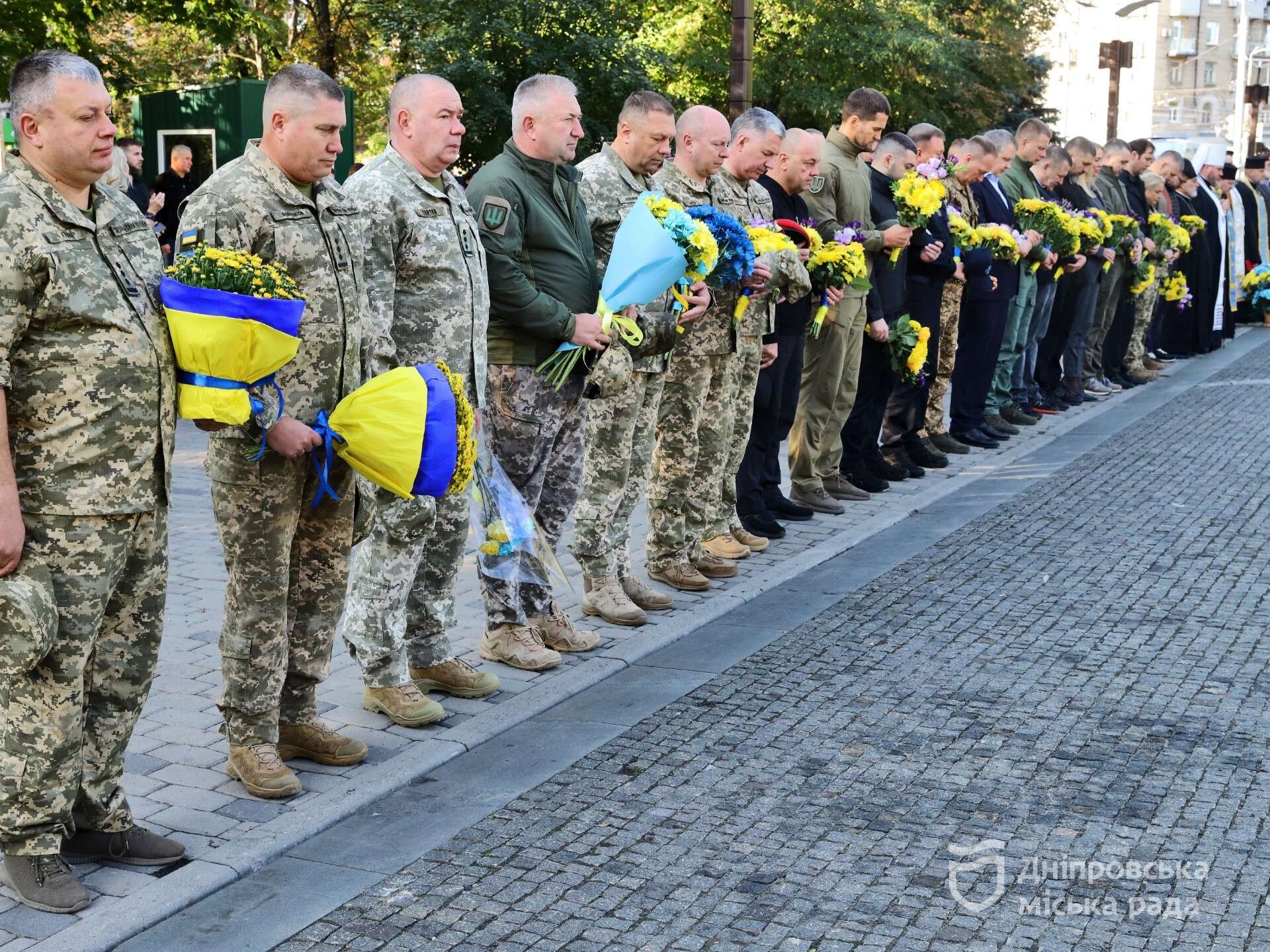 У День захисників і захисниць керівник ДніпроОВА Ганжа та мер Філатов вшанували пам'ять полеглих оборонців