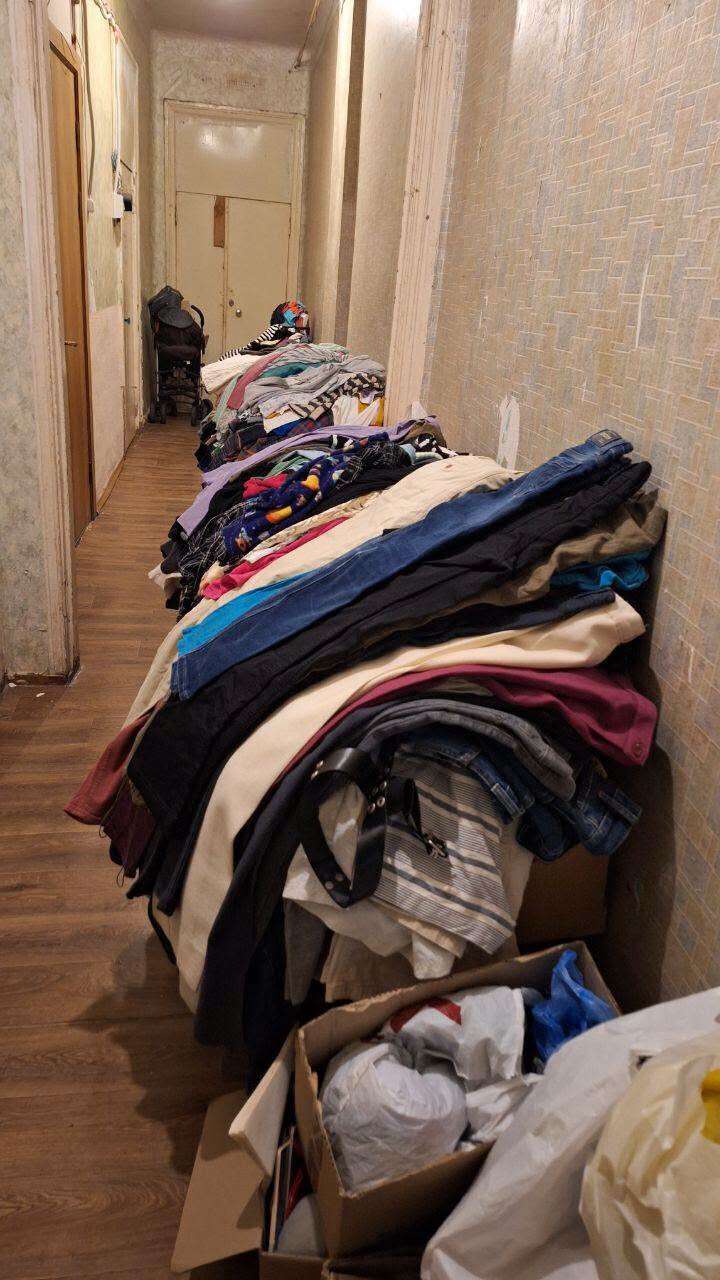 В Днепре каждый четверг бесплатно выдают одежду, обувь и игрушки: где и когда забрать