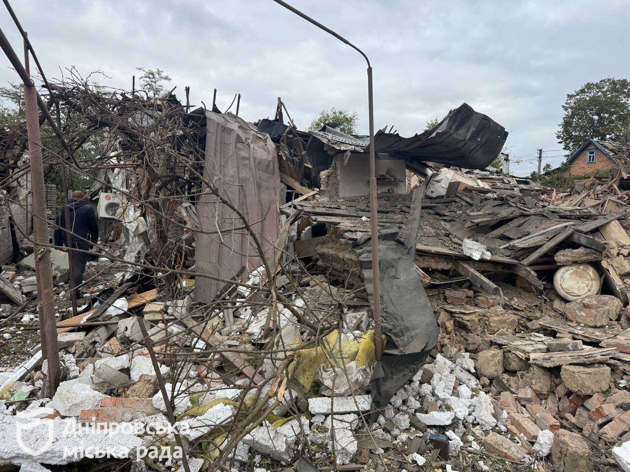 Куди звертатись дніпрянам, чиє майно постраждало внаслідок ракетної атаки